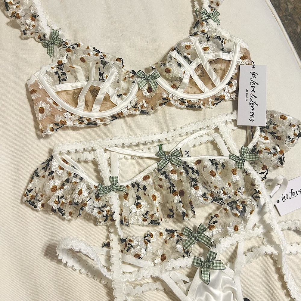 NWT For Love and Lemons 🍋 Tossed Daisy 🌼 3 piece set